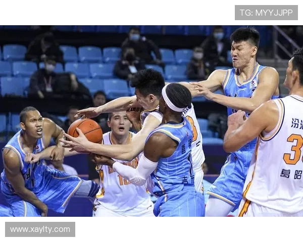 洛阳中赫篮球迎战北京队全力争胜展现团队实力与竞技精神